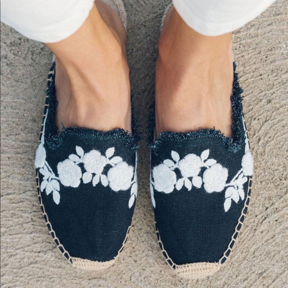 Soludos Frayed Floral Embroidered Mule Navy - Picture 2 of 9